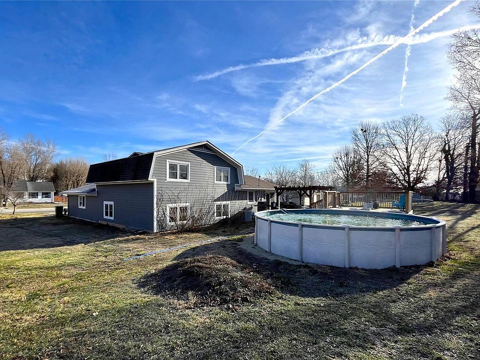 2nd image of 1304 Sycamore Dr