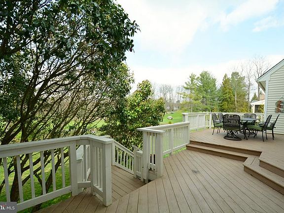 2nd image of 4920 Oakcrest Dr