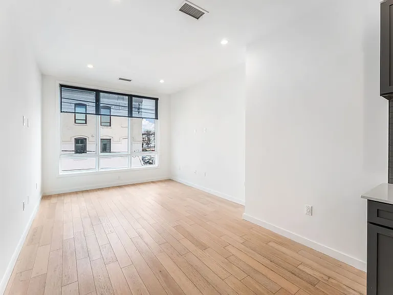 359 Claremont Ave #B — Photo 12