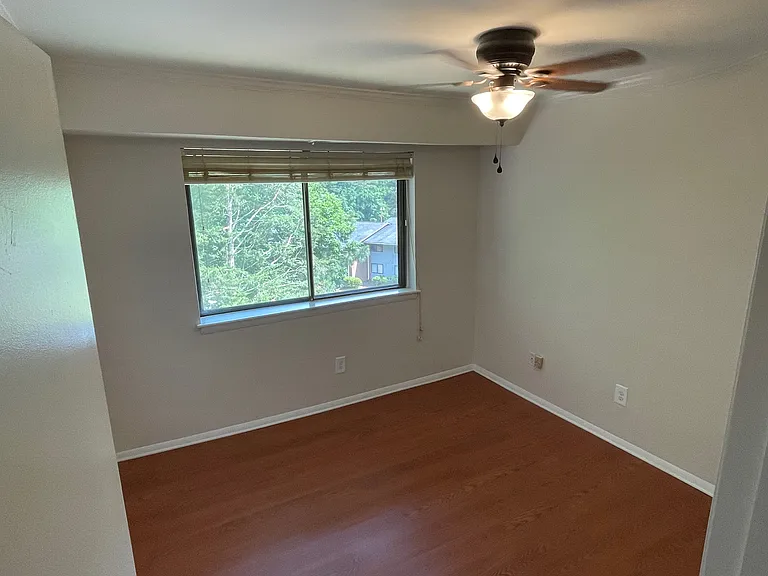 1008 Sandlin Pl #J — Photo 11