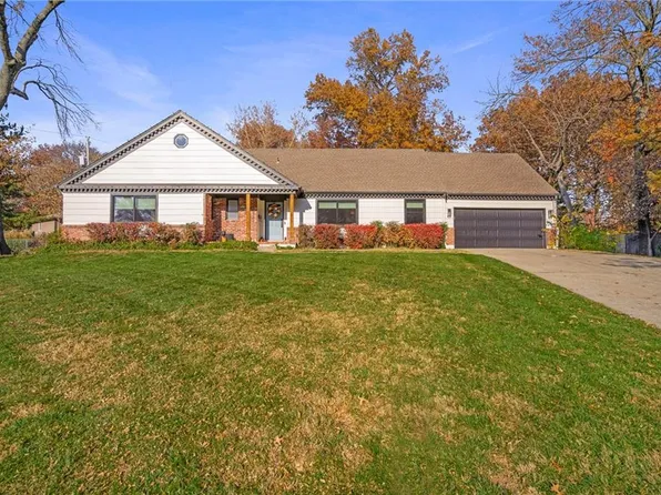 10227 Oakridge Cir, Overland Park, KS 66212