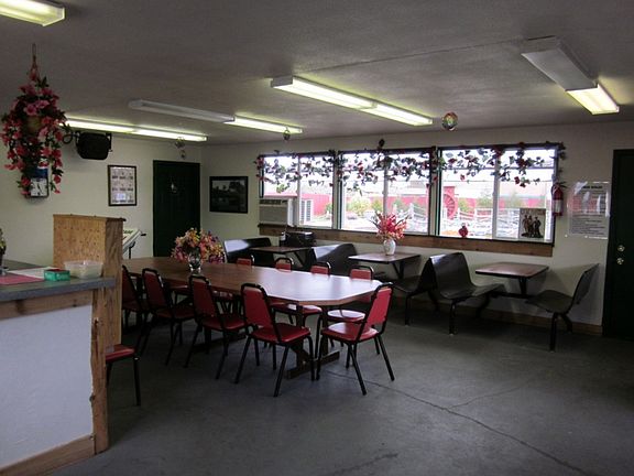 4th image of 1506 W Yelm Ave