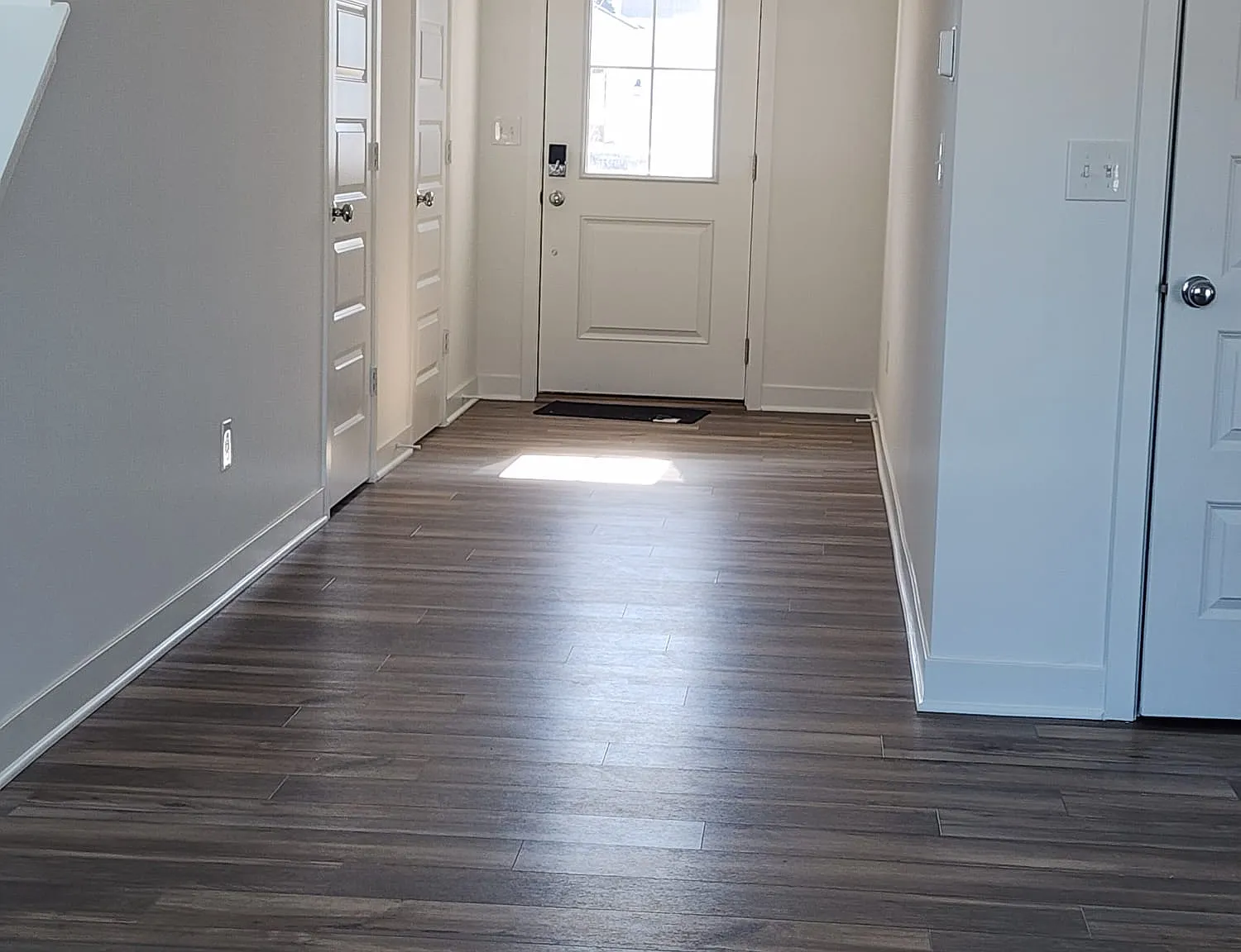 4 bed, 2006 sqft, $2,300 — Photo 1