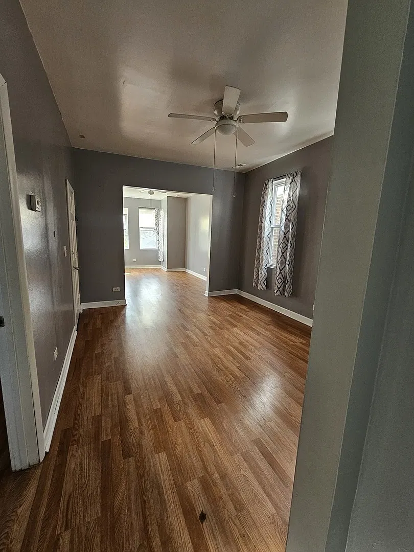 3 bed, 1050 sqft, $1,600 — Photo 2