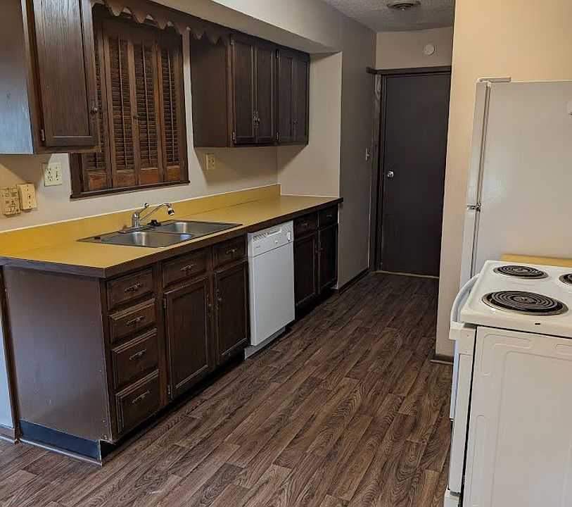 Skyway Apartments - 3904-3910 N Franklin St Muncie, IN | Zillow