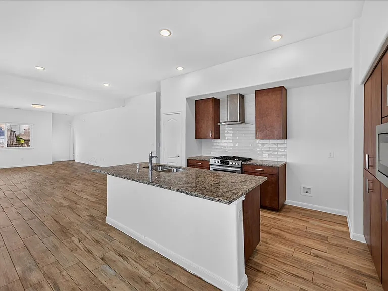 1261 Rosebush Rd — Photo 3