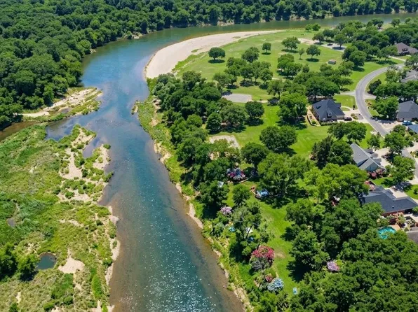 8820 Ravenswood Rd, Granbury, TX 76049