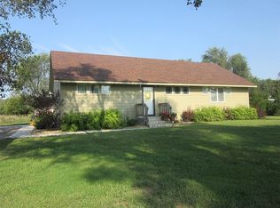 2425 Apple Ln, Hutchinson, KS 67502