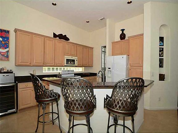 2nd image of 960 Island Club Pl