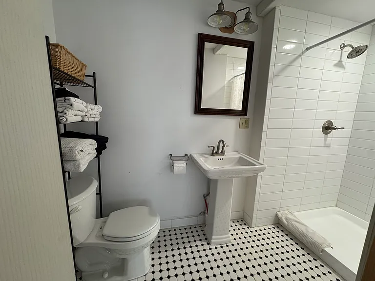 1001 W B St — Photo 18