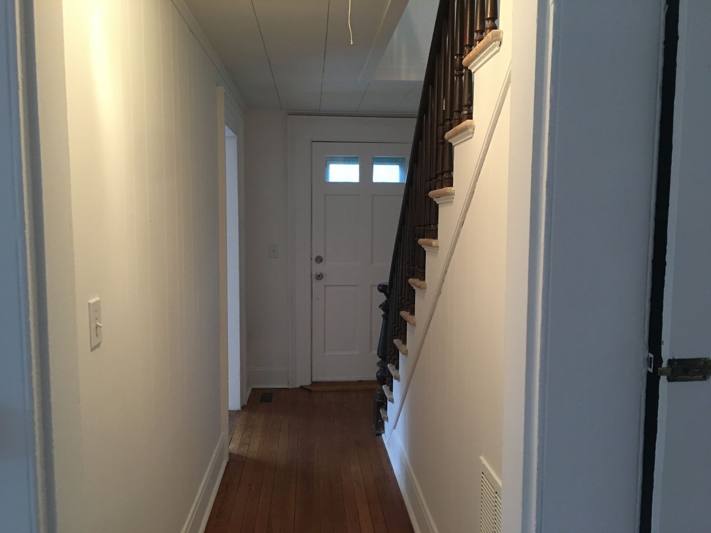  FRONT DOOR STAIRCASE TO 2ND FLOOR