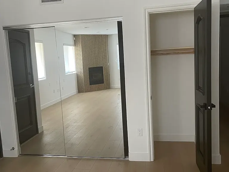 1146 N Hacienda Pl #8 — Photo 2