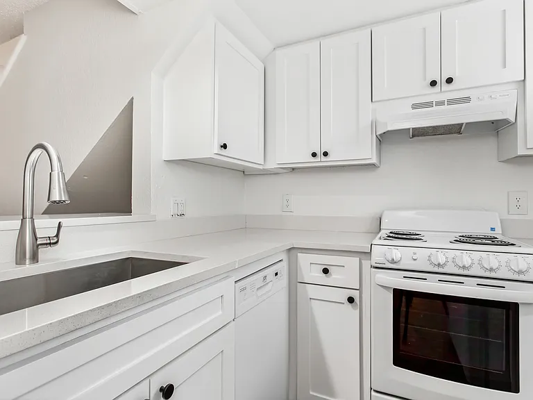 1901 N Fitzhugh Ave #19 — Photo 10