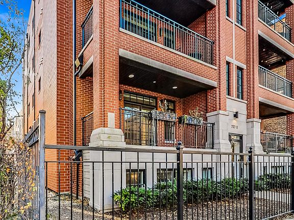 2nd image of 707 W Buckingham Pl APT 1E