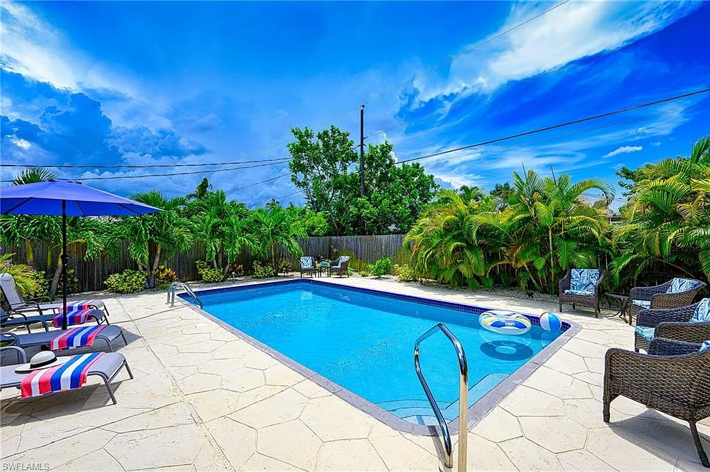 3 bed, 2.0 bath, 1600 sqft, $12,000 — Photo 1