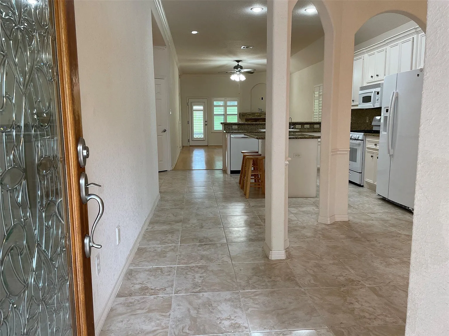 3 bed, 2.0 bath, 1723 sqft, $2,200 — Photo 3