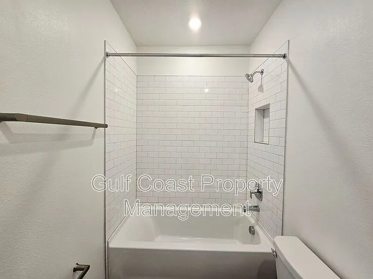 11757 71st Ave E — Photo 25