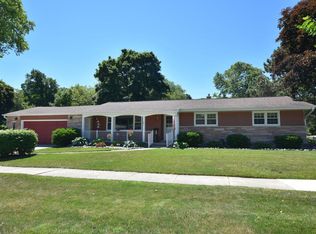751 Highlandview Dr, West Bend, WI 53095