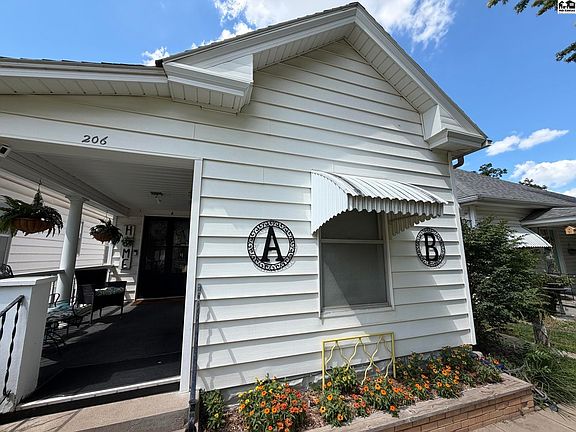 5th image of 206 E 9th Ave