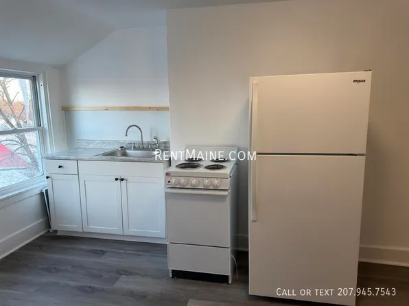 36 3rd St APT 6, Bangor, ME 04401