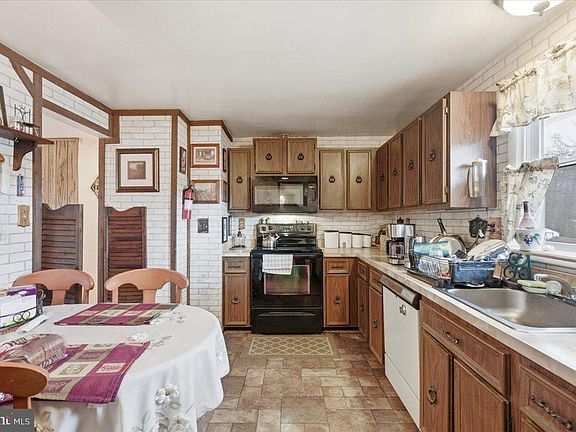 5th image of 5923 Michael Rd