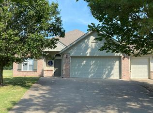 6032 Chipshot Rd, Grove, OK 74344