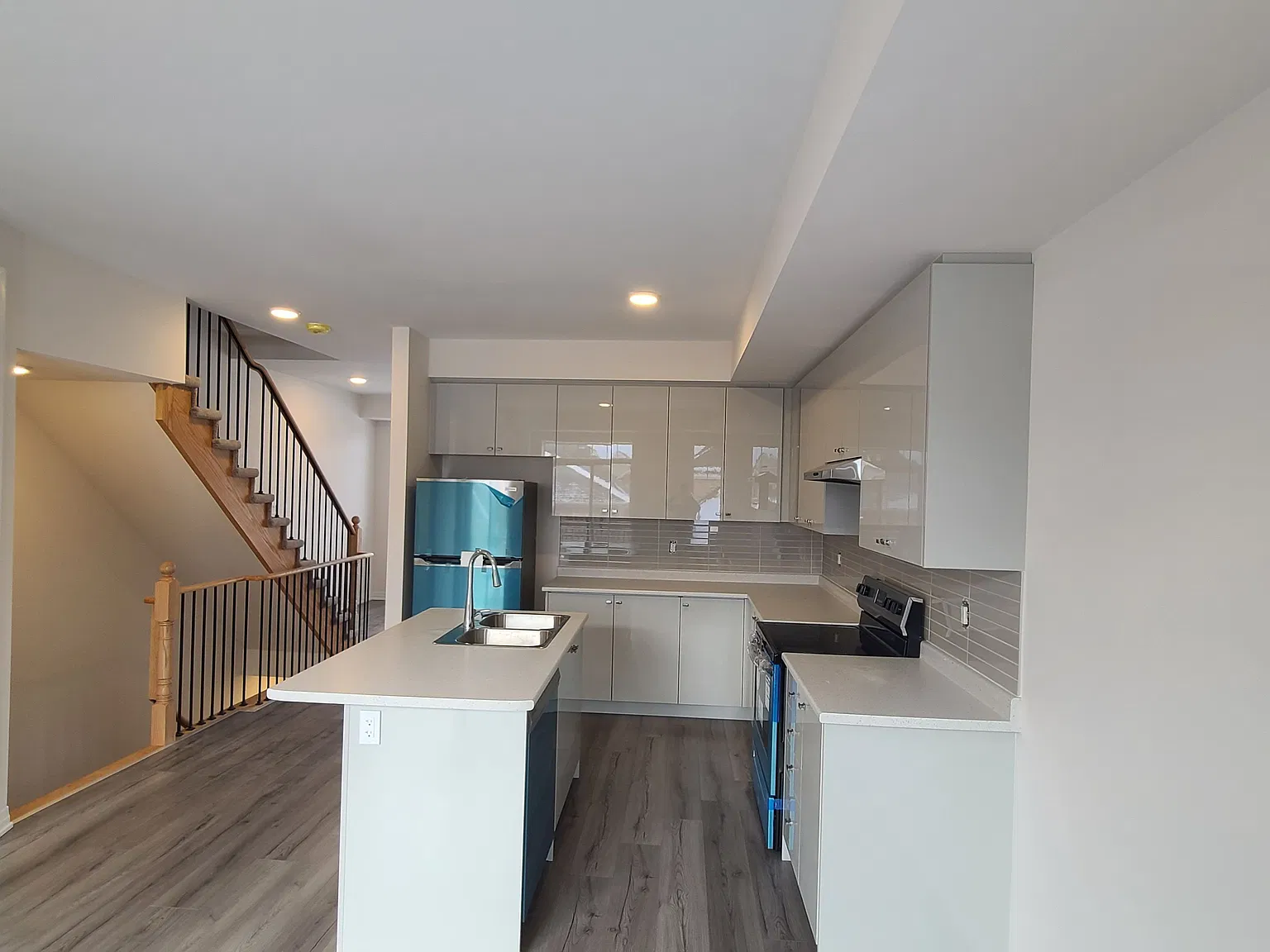4 bed, $2,850 — Photo 2