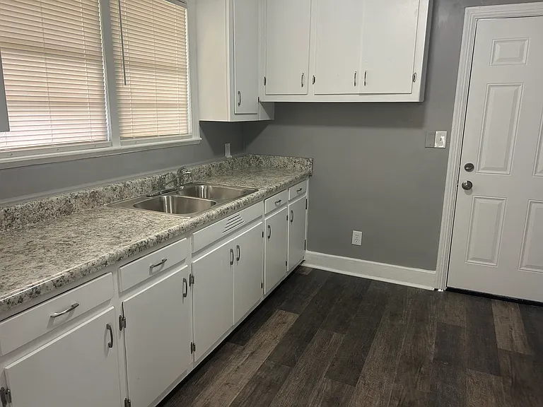 2119 McKinley Ave — Photo 5