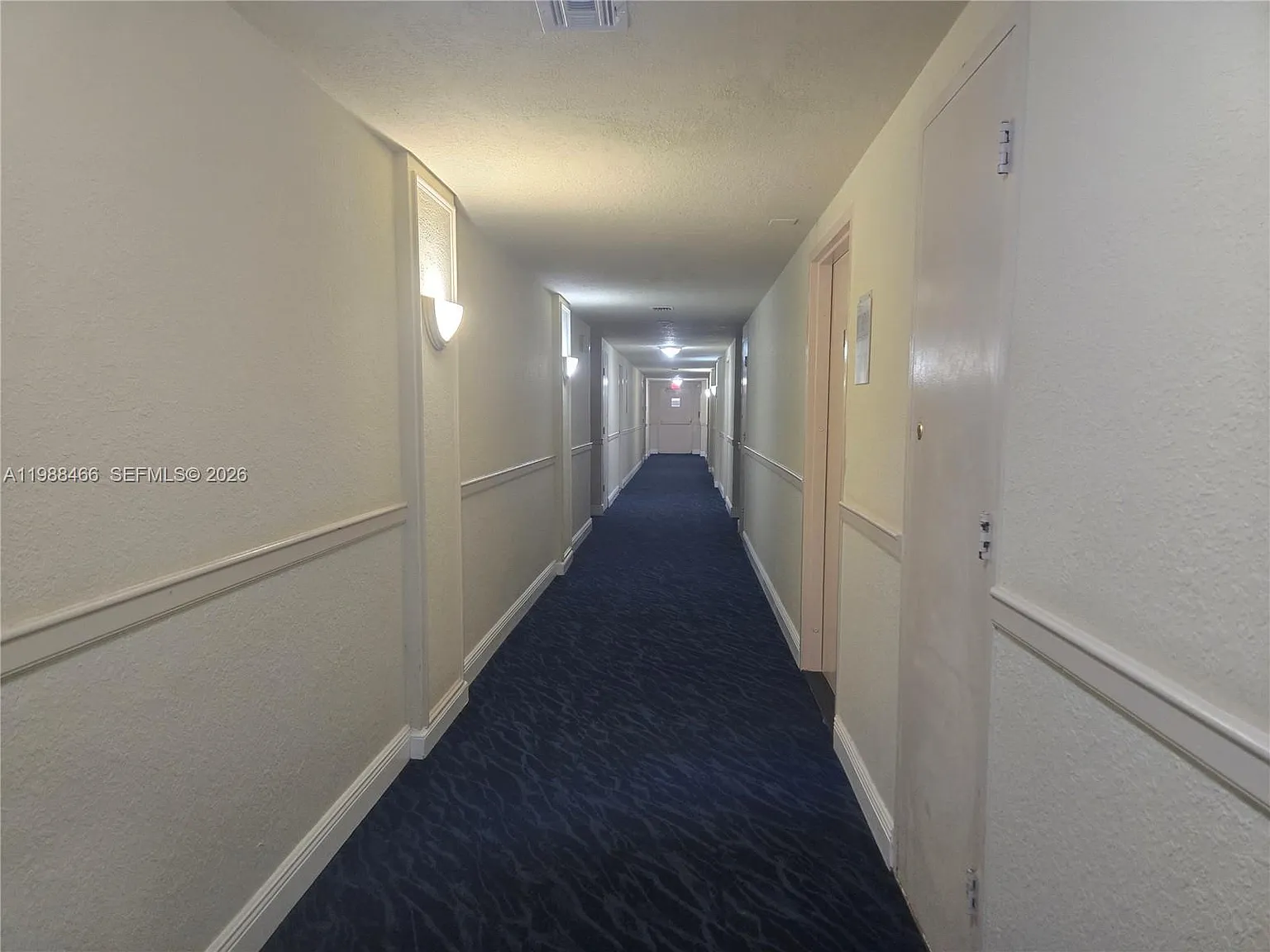 Alexander Towers Condo — Photo 3
