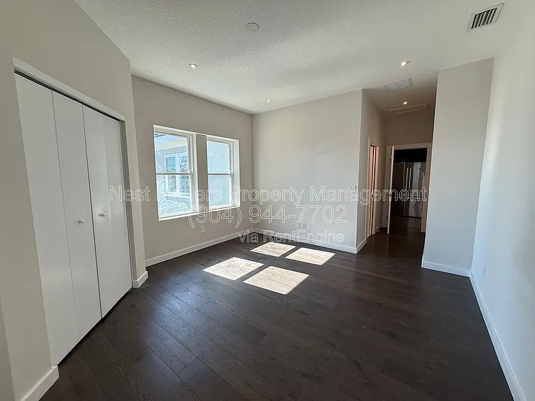 1733 Memorial Park Ter — Photo 8