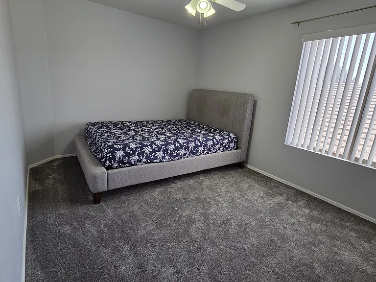 1015 E Irma Ln — Photo 23