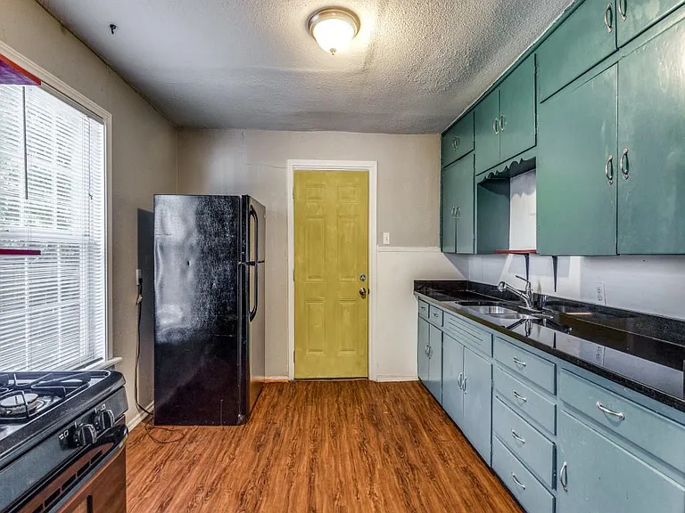 1136 Garland Ave — Photo 9