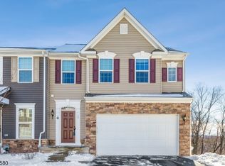 17 Shade Tree Ln, Mount Arlington, NJ 07856