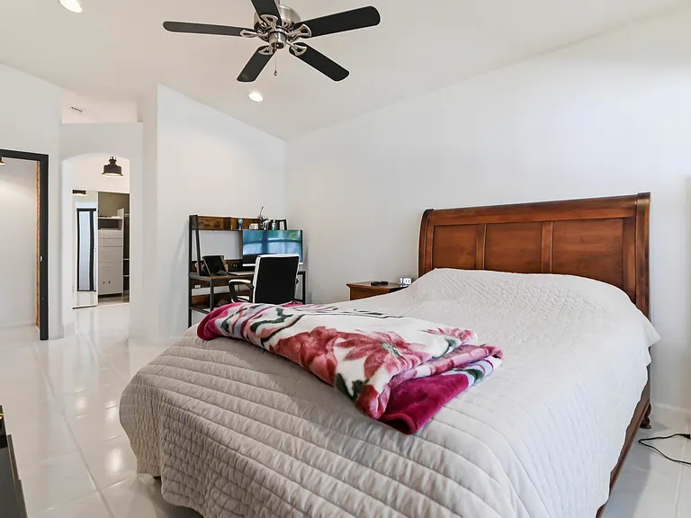 5690 Green Island Dr — Photo 15
