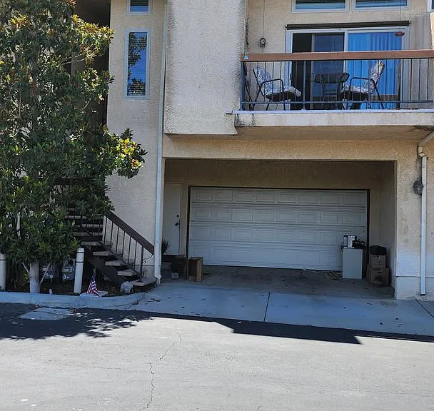 825 Warwick Ave — Photo 2