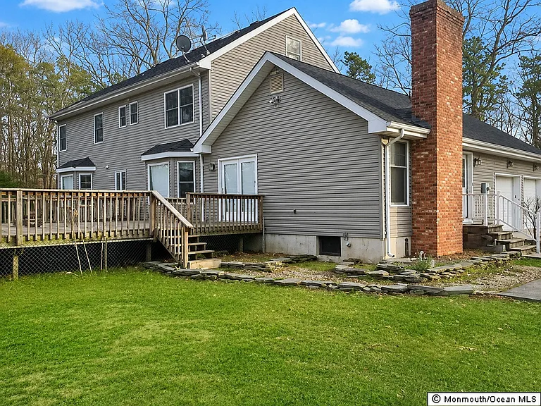 61 Honey Locust Dr — Photo 2