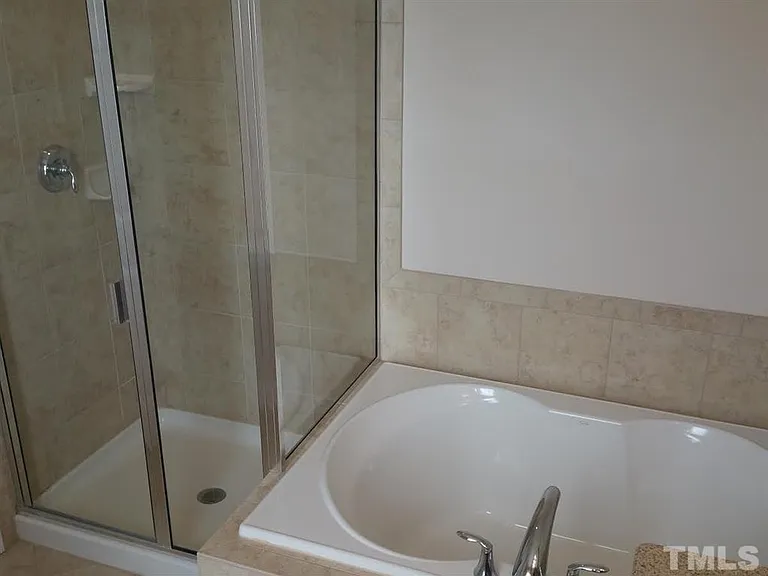 10410 Sablewood Dr #102 — Photo 7