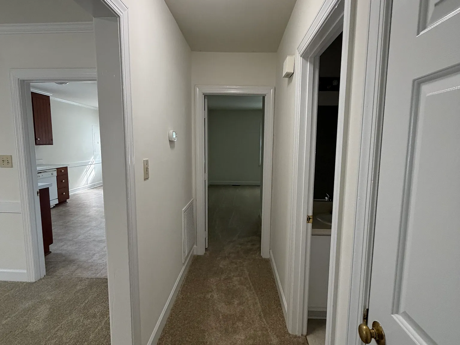 2 bed, 1047 sqft, $1,095 — Photo 4