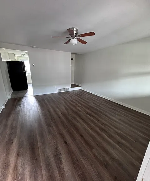 410 Maple Ln — Photo 5