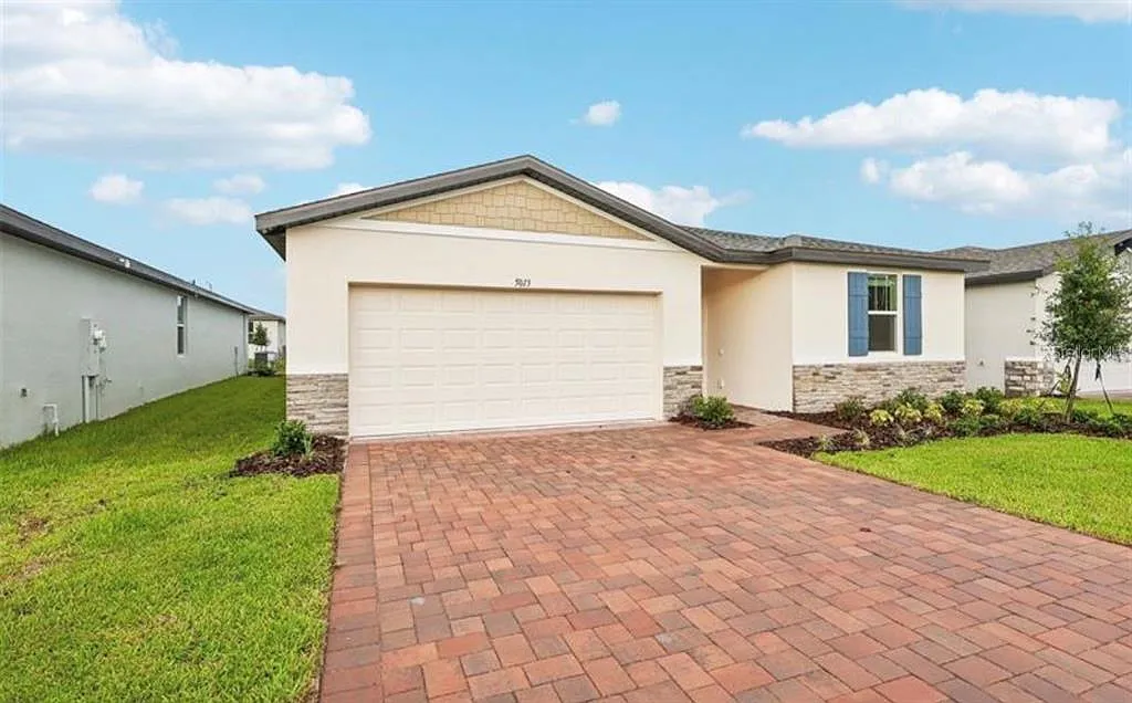 4 bed, 3.0 bath, 1988 sqft, $2,300 — Photo 1
