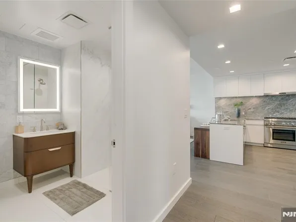 320 Adolphus Avenue image 11 of 43