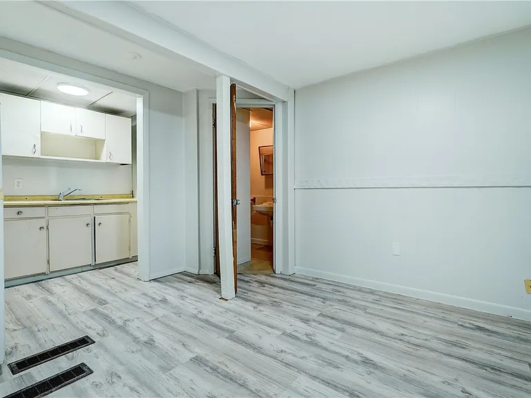 2233 Clifford Ave #3 — Photo 2