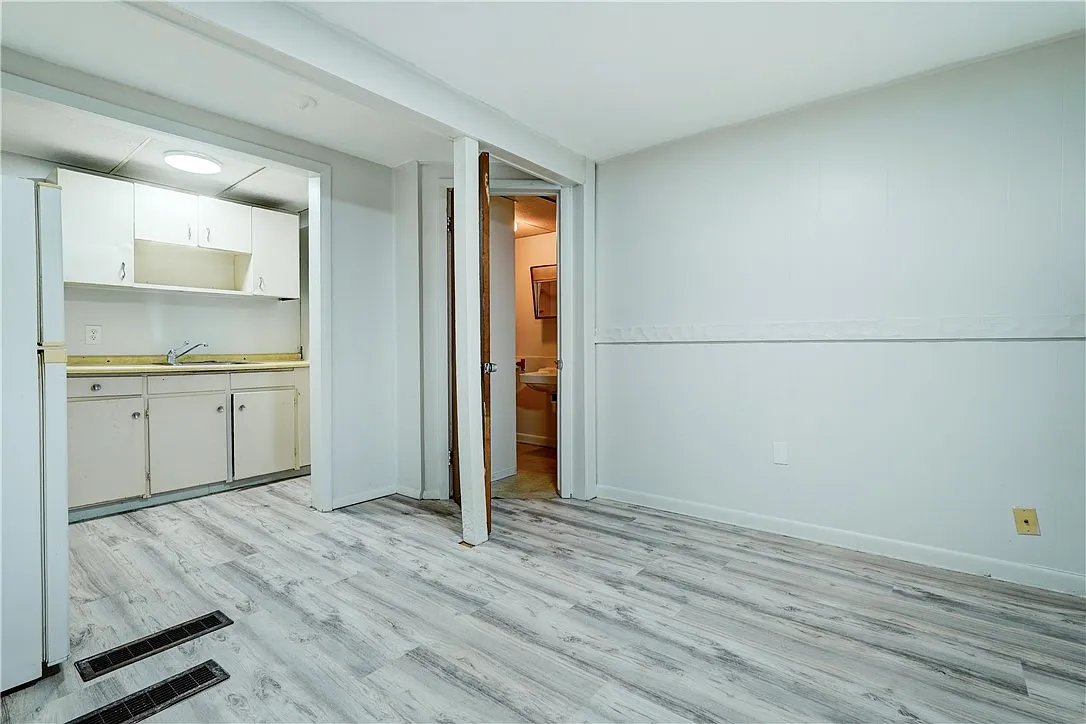Building Photo - 2233 Clifford Ave #3