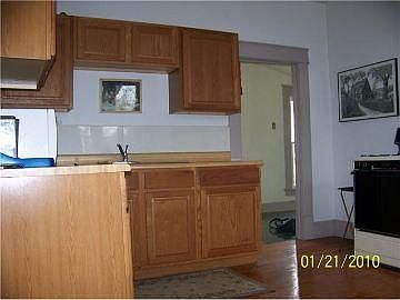 5th image of 109 E Vine St