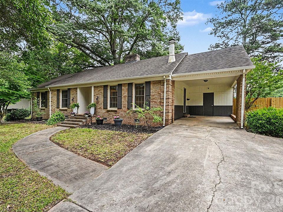 1st image of 261 Sherwood Cir