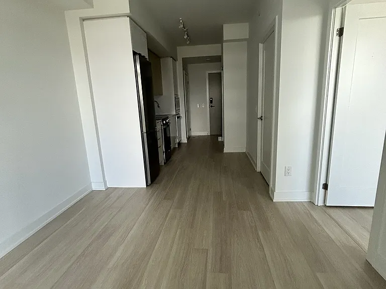 5105 Hurontario St #809 — Photo 21