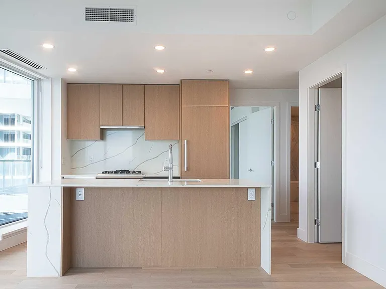1475 Foster St #906 — Photo 5