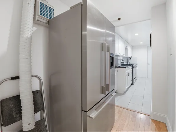 120 East 17th Street image 3 of 15