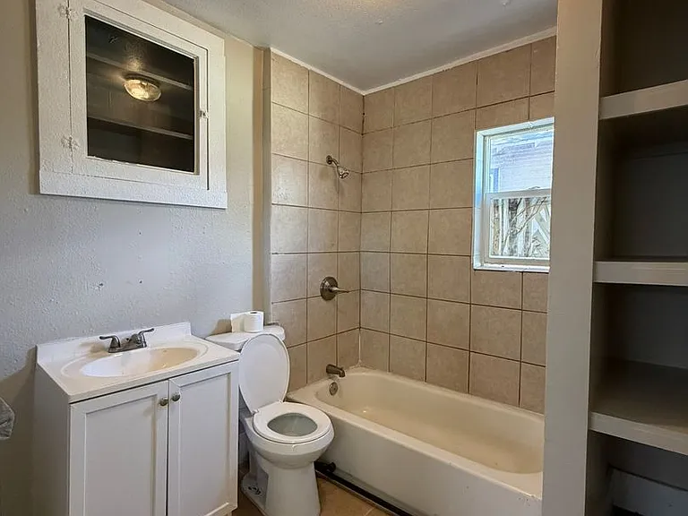 404 E Kiowa St — Photo 12
