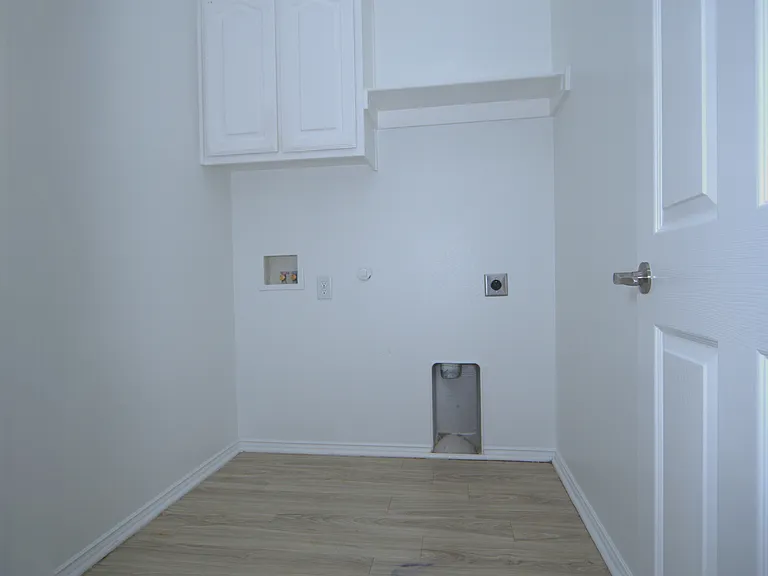 2708 Comanche Trl — Photo 4